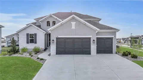 $765,000 | 9136 Green Road, Lenexa, KS 66227
