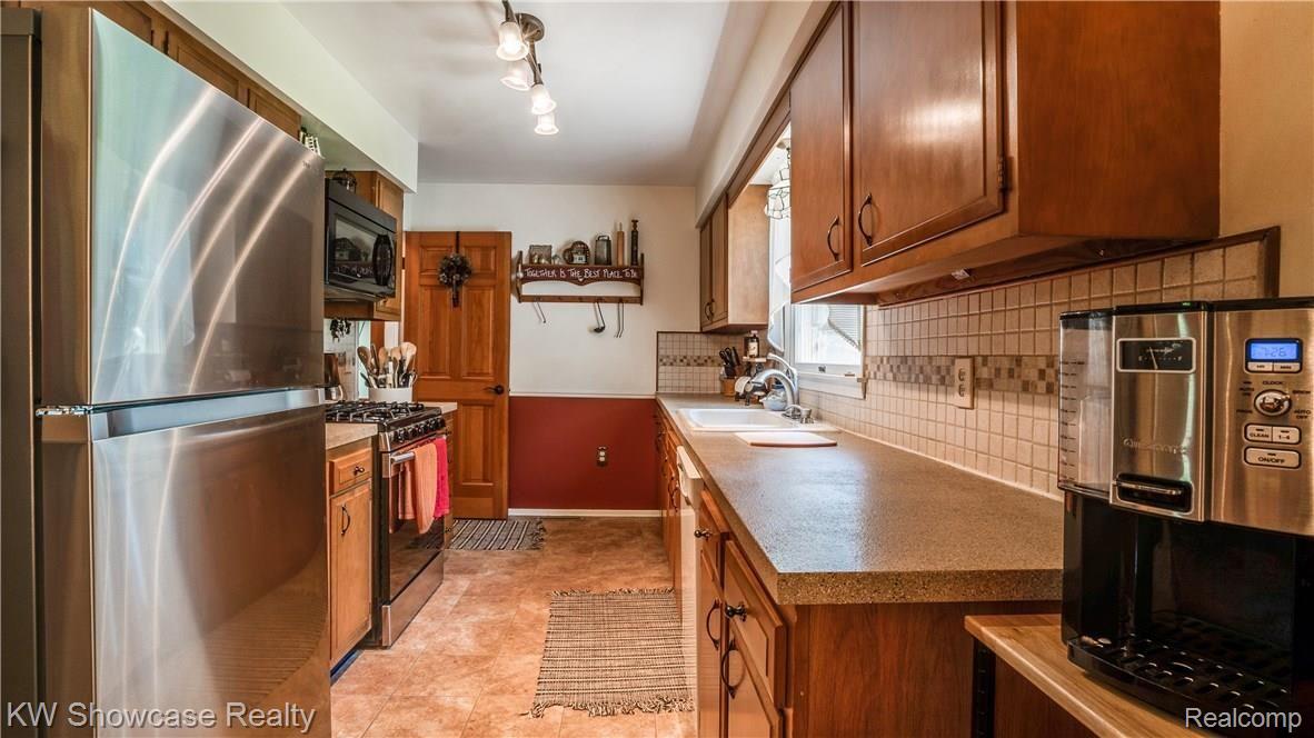 12370 Dunham Road Hartland, MI 48353 - Photo 11 of 16 Kitchen