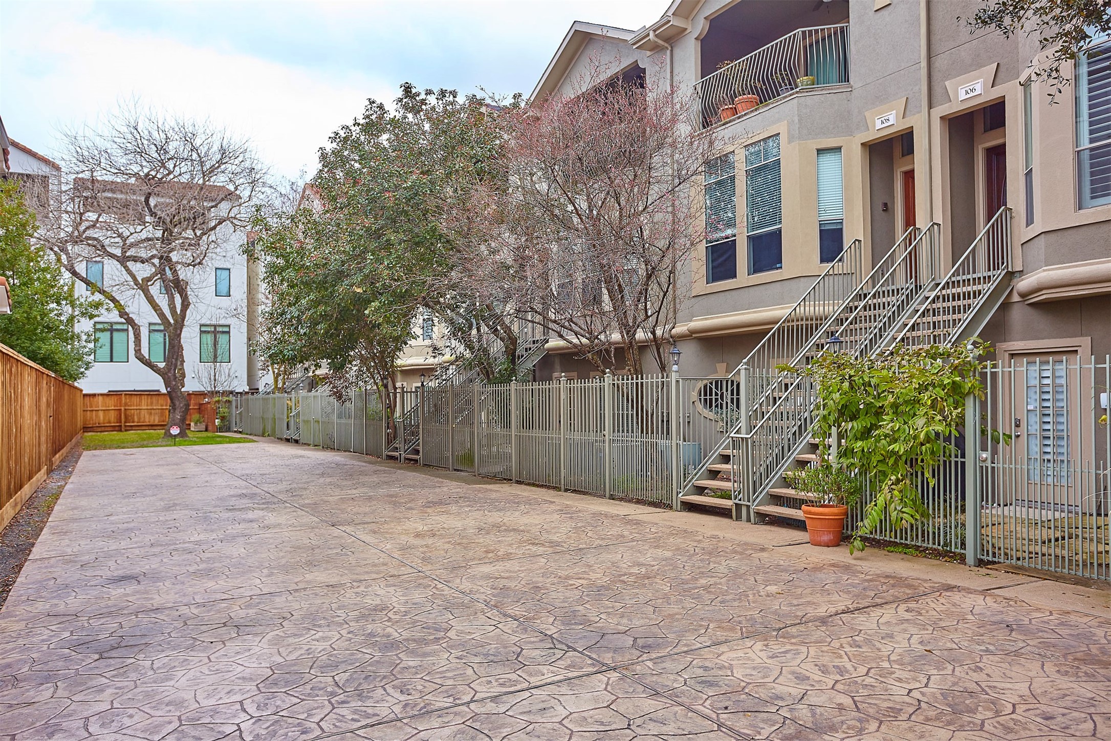 110 Detering Street Houston, TX 77007 - Photo 1 of 41