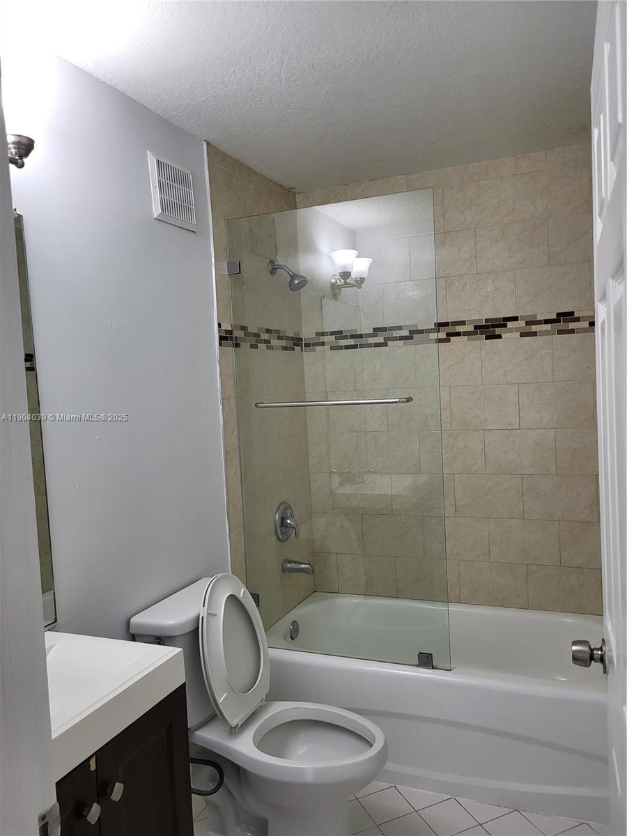 1240 Southeast 28th Court, Unit 201 Homestead, FL 33035 - Photo 7 of 10 a bathroom with a toilet and a bathtub