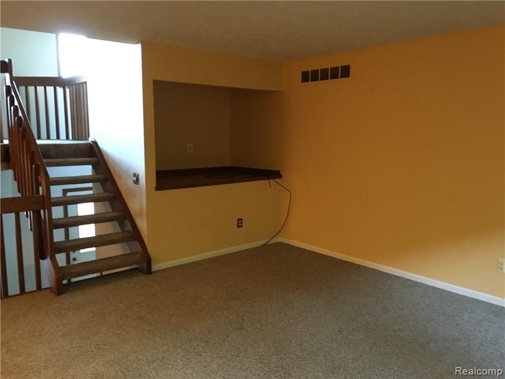 6613 Ridgeview Drive Clarkston, MI 48346 - Photo 10 of 34