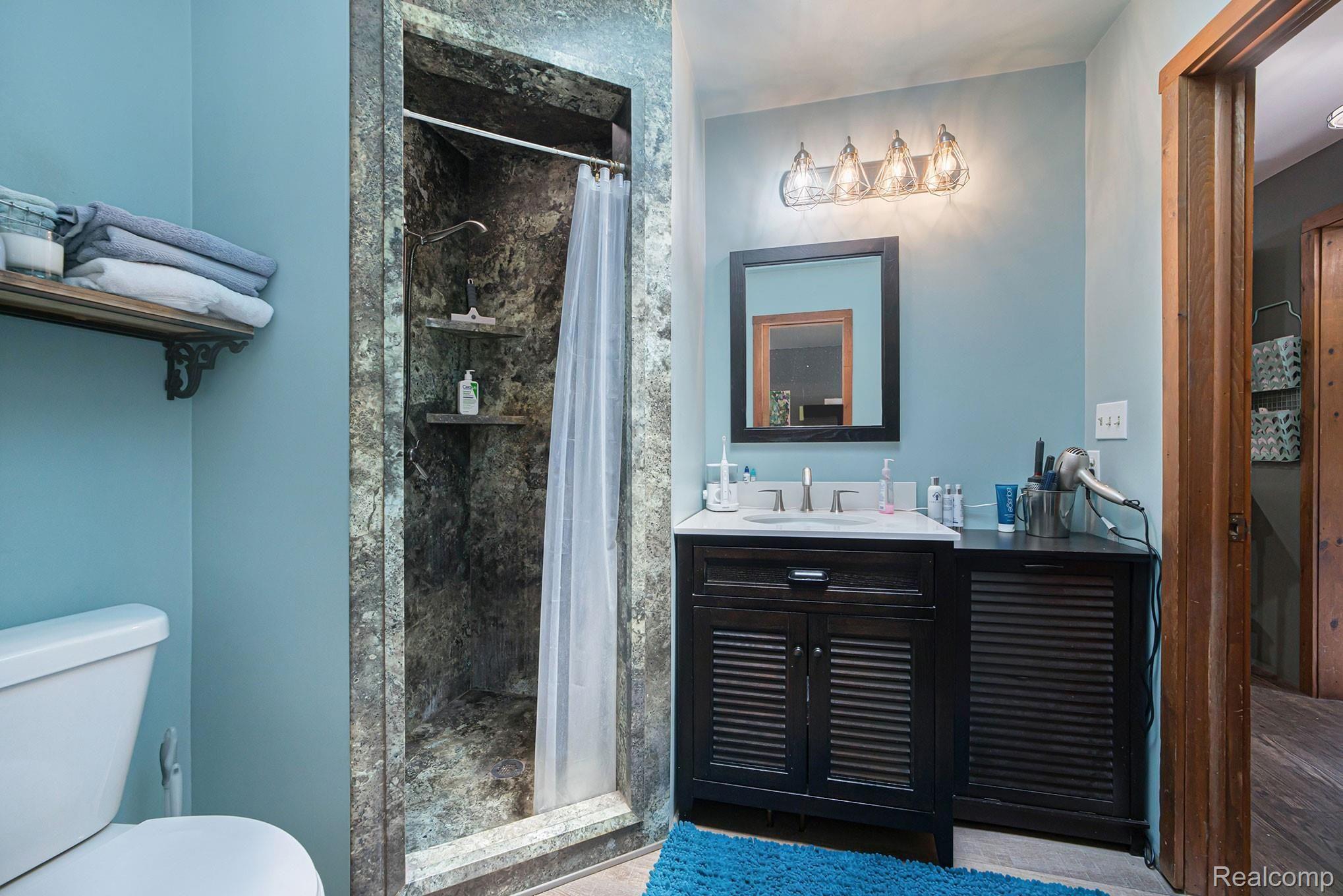 5440 Farley Road Clarkston, MI 48346 - Photo 21 of 46 MASTER BATHROOM.jpg