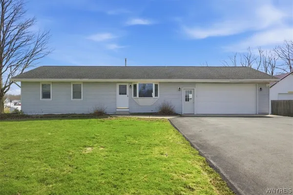 $300,000 | 4256 Upper Mountain Road, Cambria, NY 14132