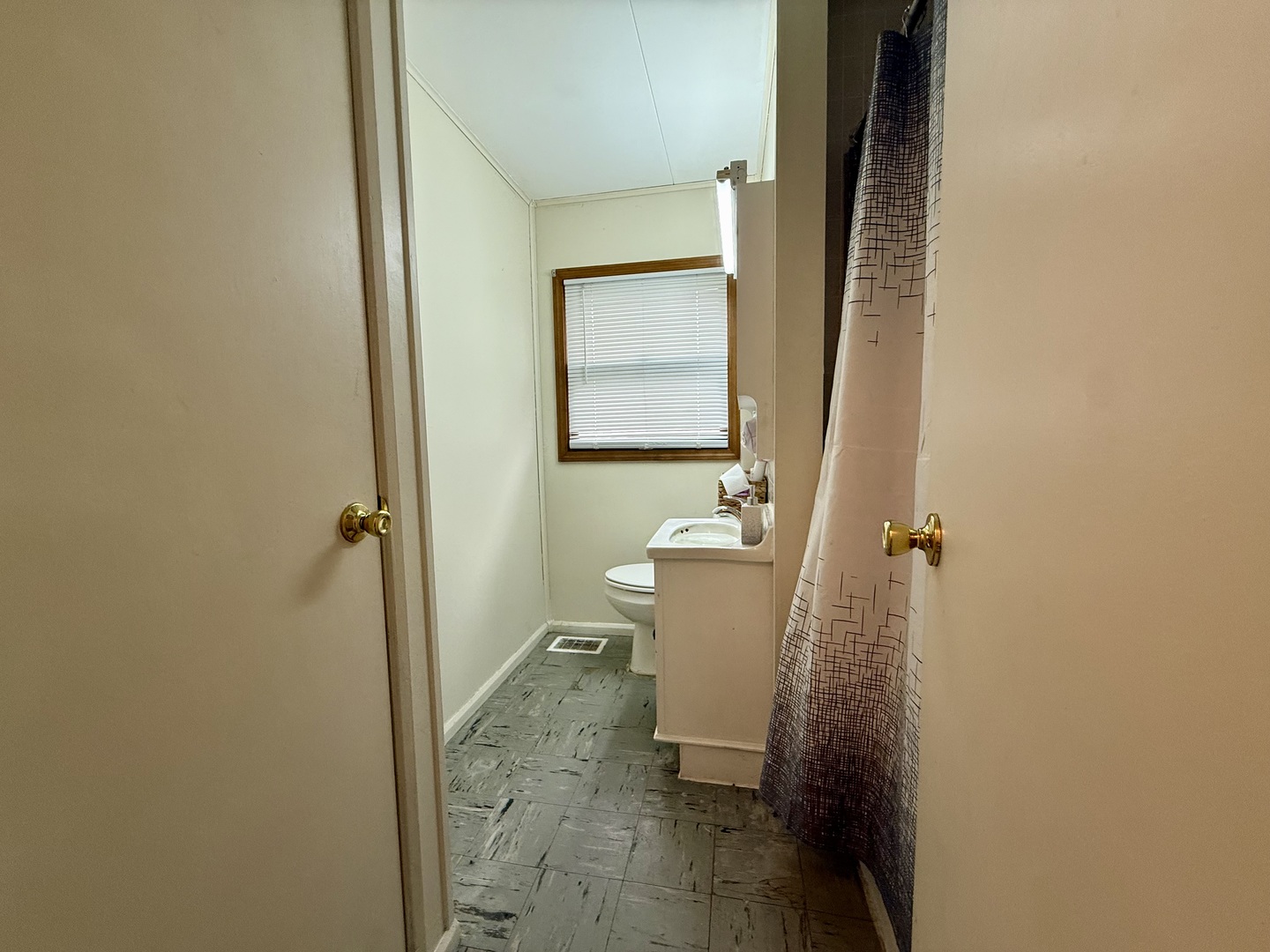 301 South Walnut Street Clinton, IL 61727 - Photo 12 of 25