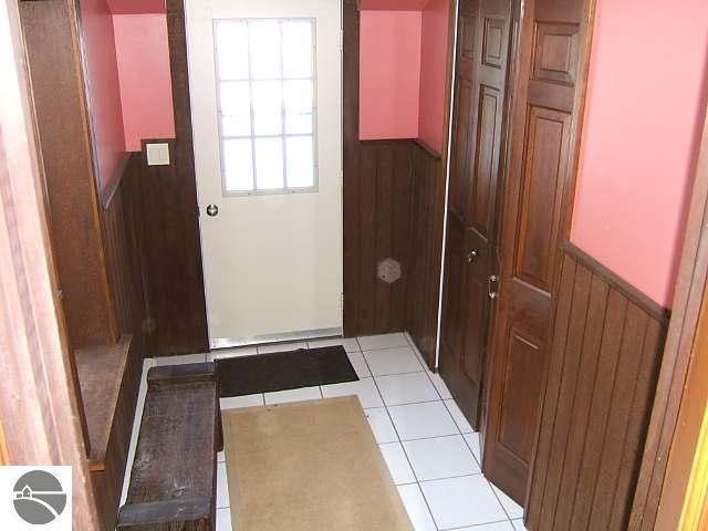 425 South Garfield Road Traverse City, MI 49696 - Photo 13 of 15 1711352-12.JPG
