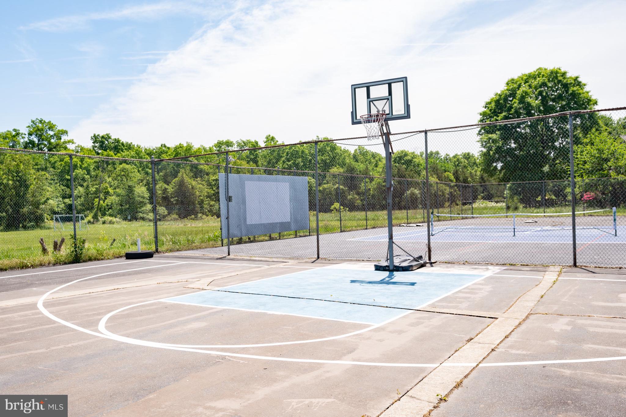 4401 Cub Run Road Chantilly, VA 20151 - Photo 48 of 60 a view of a basketball court