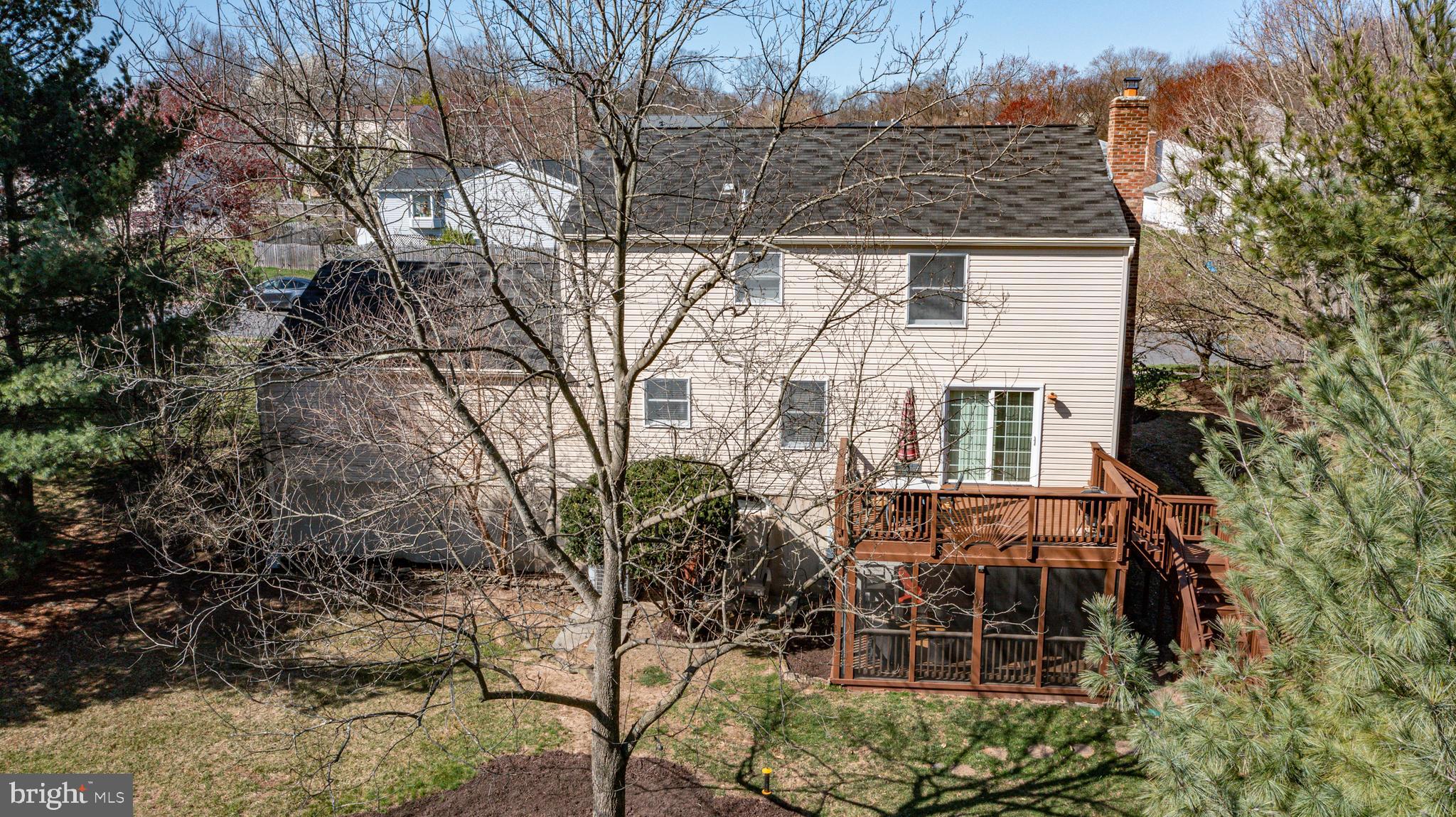 4401 Cub Run Road Chantilly, VA 20151 - Photo 5 of 60 a backyard of a house with table and chairs
