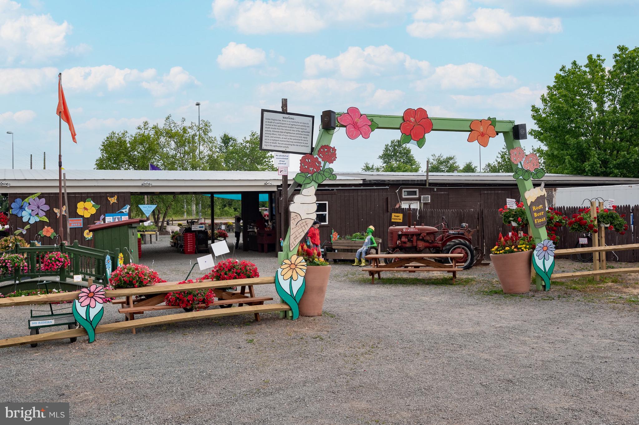 4401 Cub Run Road Chantilly, VA 20151 - Photo 58 of 60 a view of outdoor space with porch and chess table