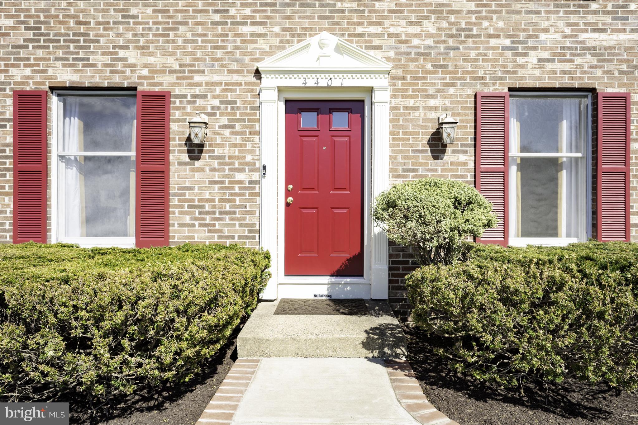 4401 Cub Run Road Chantilly, VA 20151 - Photo 10 of 60 a front view of a house with a garden
