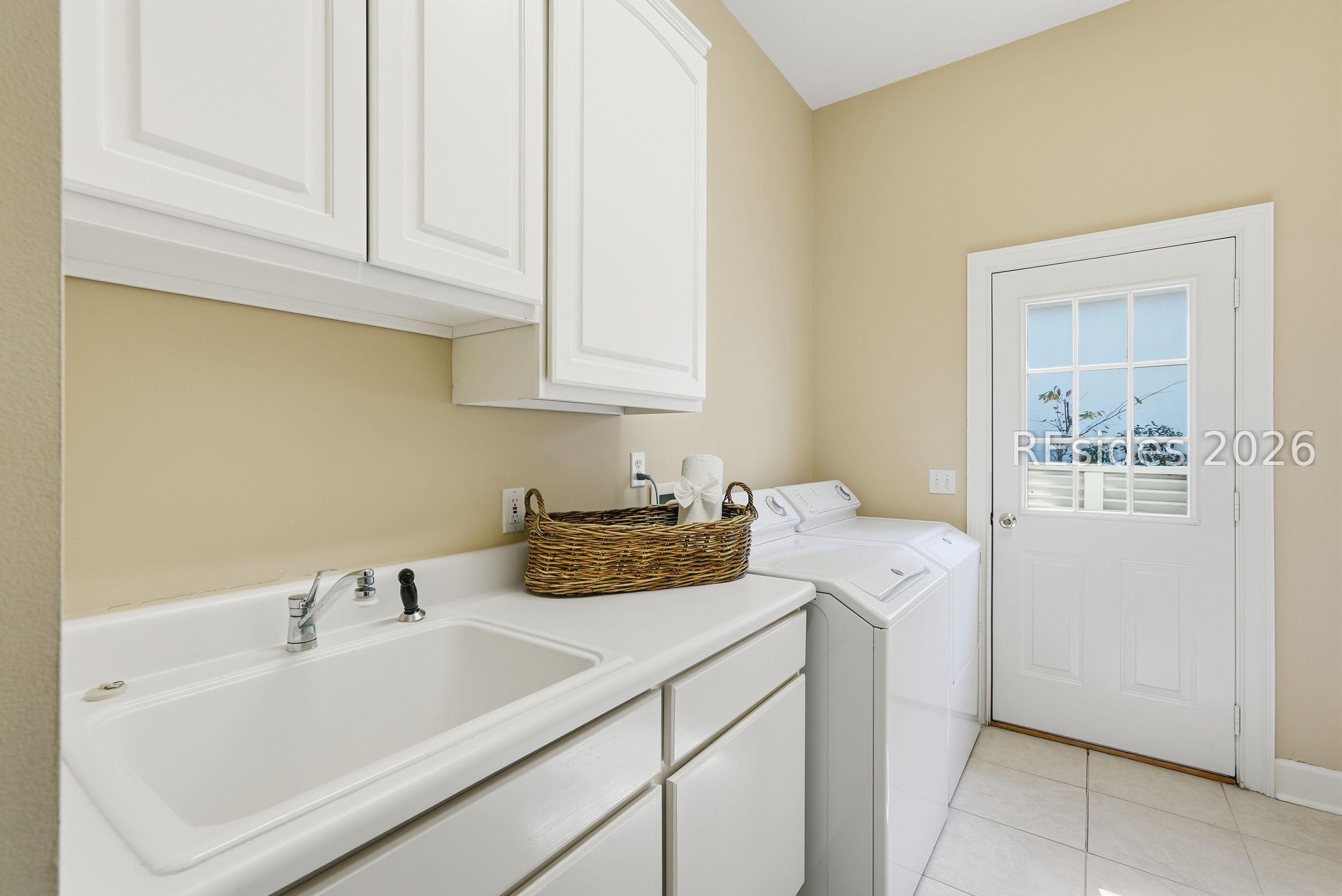 11 Hunting Court Bluffton, SC 29910 - Photo 30 of 56 Laundry room
