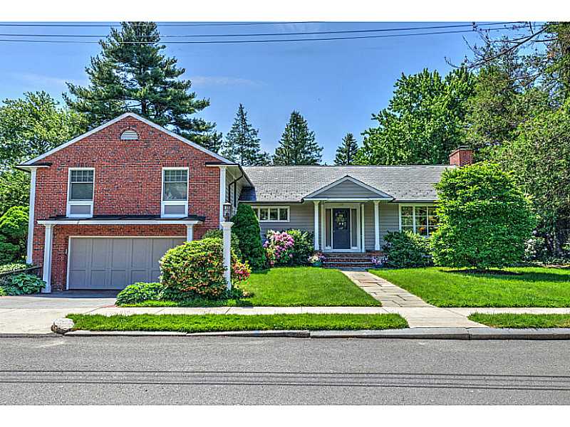 125 Hartshorn Road Providence, RI 02906 - Photo 1 of 25 Exterior Front.