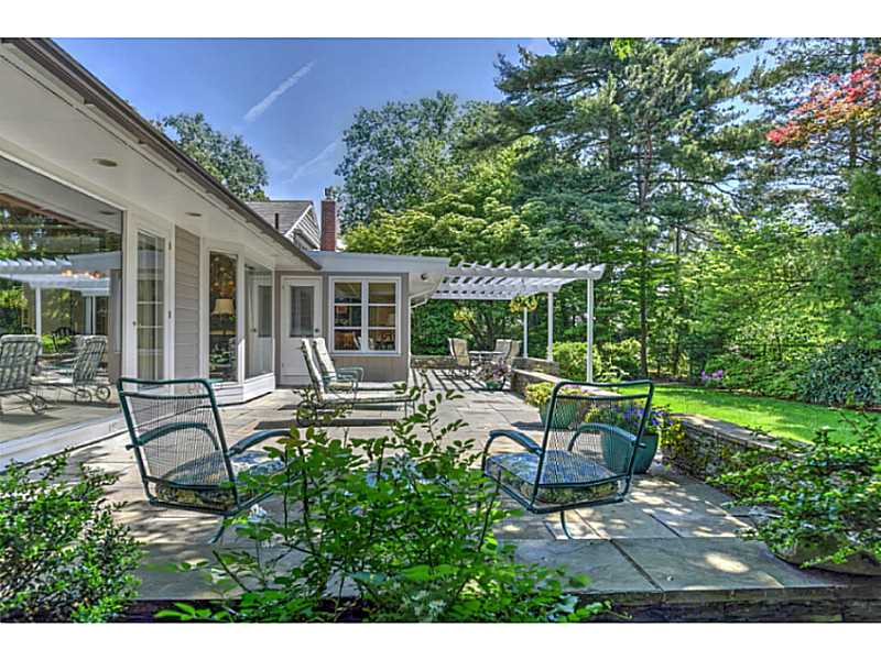 125 Hartshorn Road Providence, RI 02906 - Photo 24 of 25 Patio/Deck.