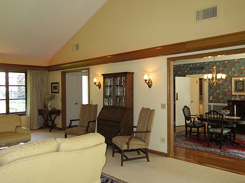 125 Hartshorn Road Providence, RI 02906 - Photo 5 of 25 Living Room.