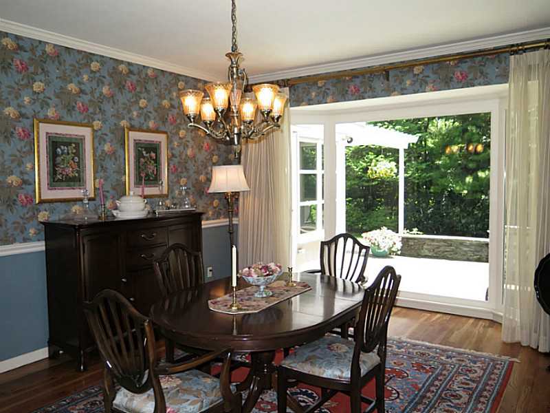125 Hartshorn Road Providence, RI 02906 - Photo 7 of 25 Dining Room.
