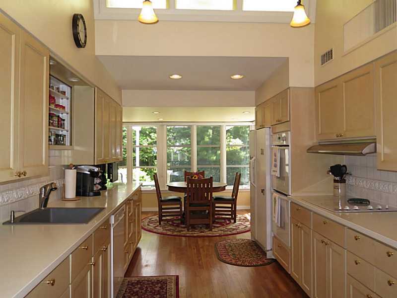 125 Hartshorn Road Providence, RI 02906 - Photo 8 of 25 Kitchen.