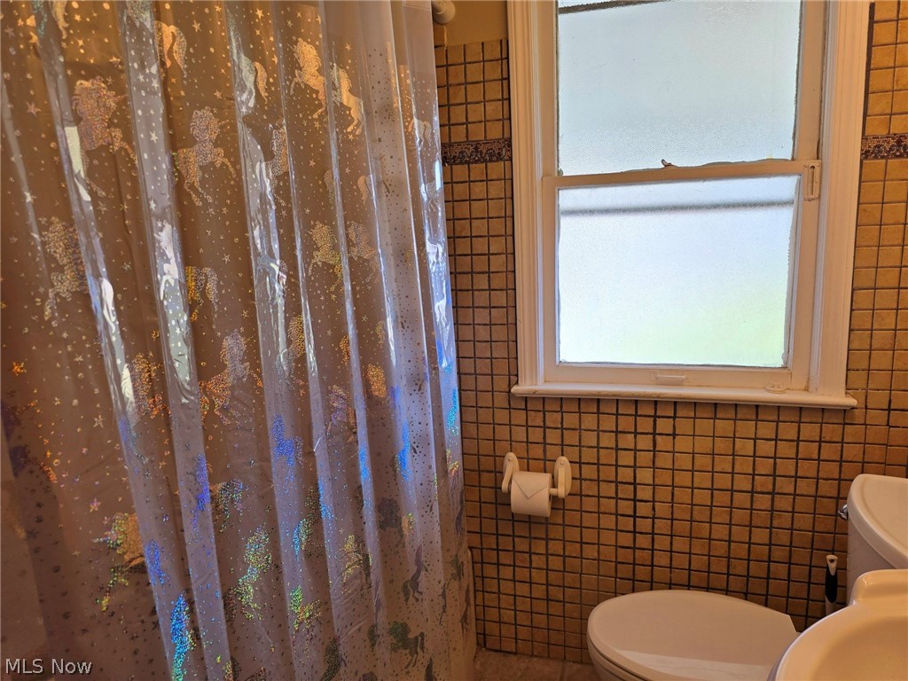 4111 Redfern Road Parma, OH 44134 - Photo 16 of 40 First floor bathroom with tile walls