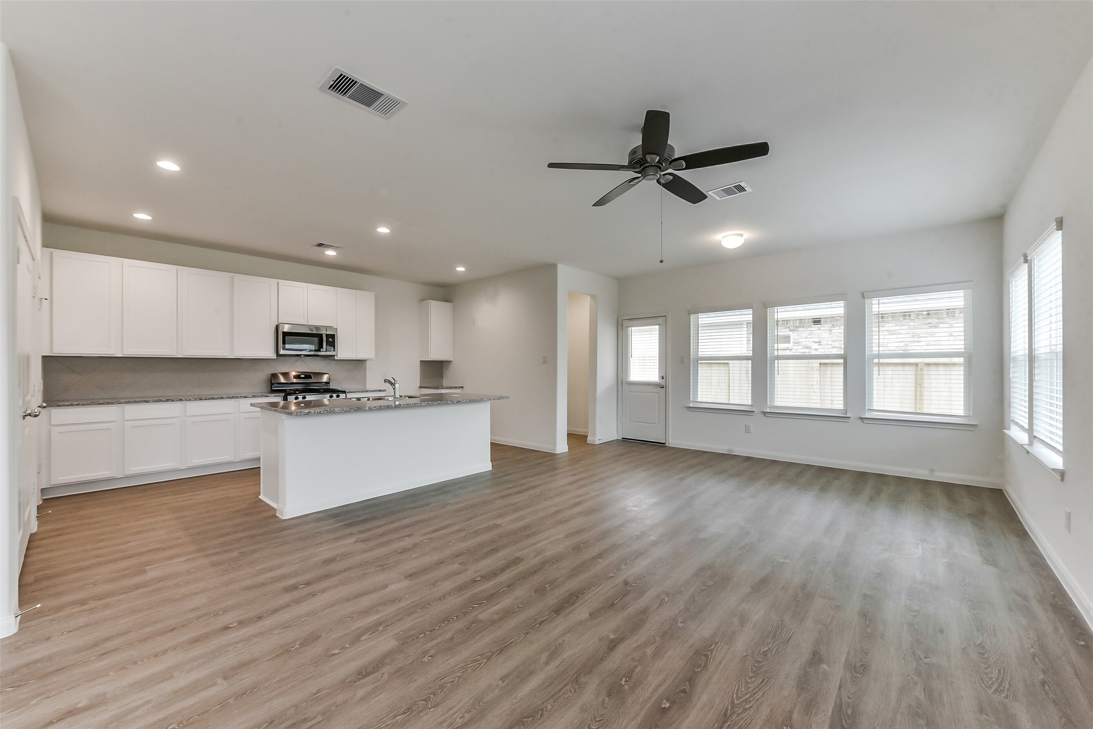 3906 Sugardale Street Baytown, TX 77521 - Photo 9 of 33