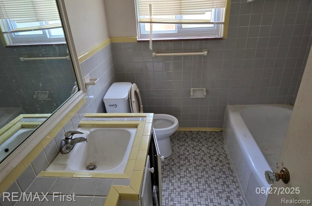 7210 Weingartz Street Center Line, MI 48015 - Photo 6 of 6 Gallery Image 6