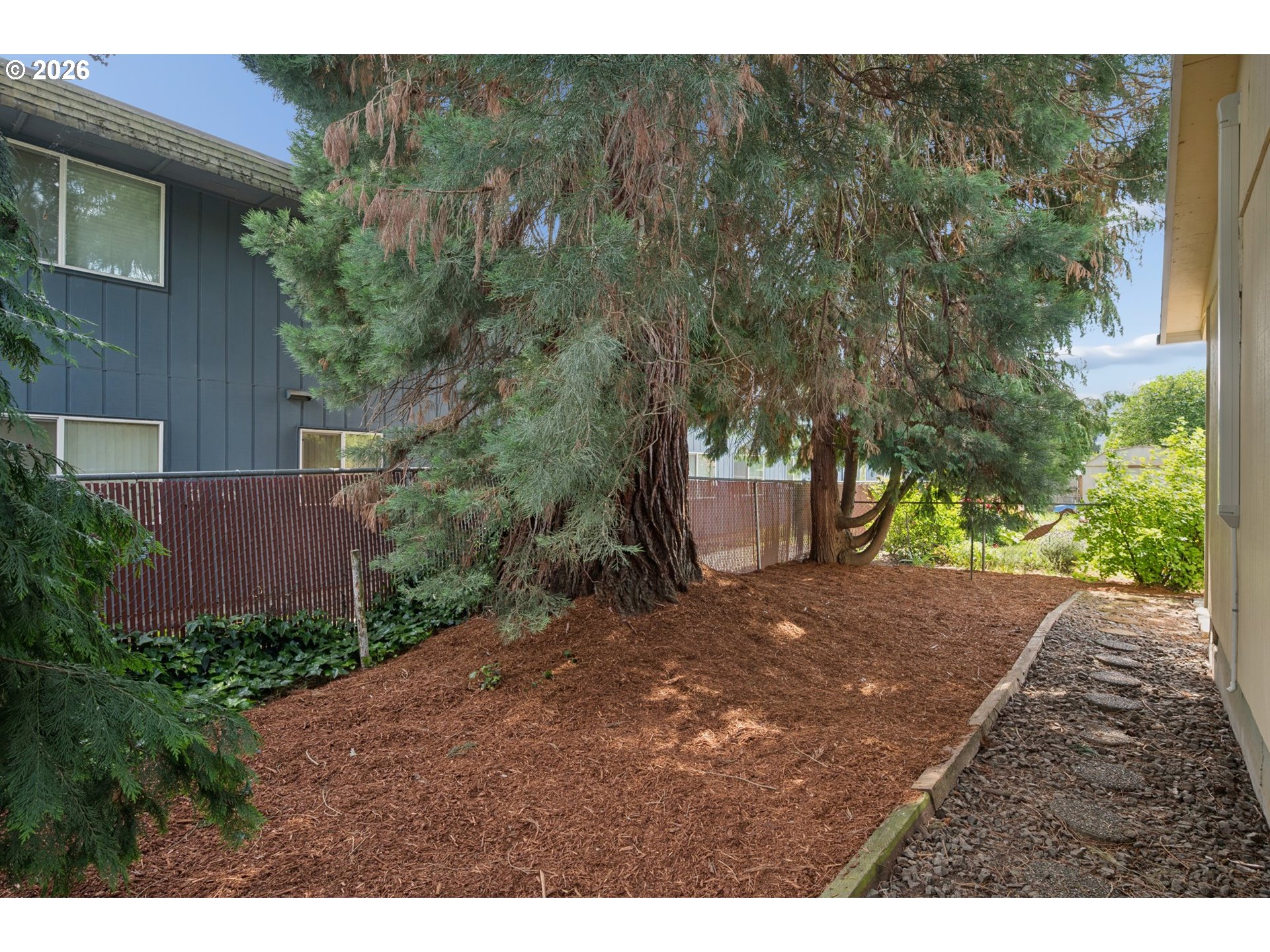 255 West Berkeley Street Gladstone, OR 97027 - Photo 33 of 37 a view of a backyard