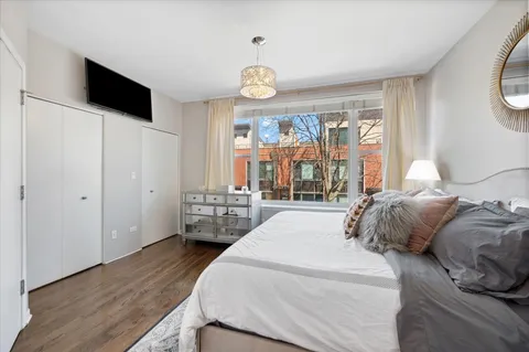 $610,000 | 930 North Howe Street, Chicago, IL 60610