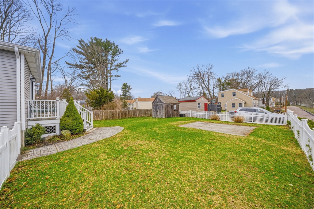 26 Wingate Road Weymouth, MA 02189 - Photo 3 of 39