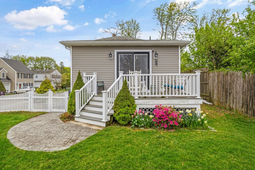 26 Wingate Road Weymouth, MA 02189 - Photo 4 of 39