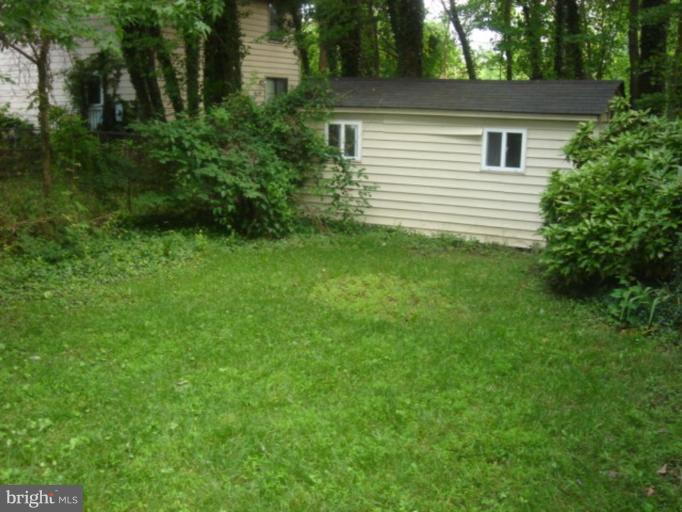6839 Chelsea Road McLean, VA 22101 - Photo 7 of 13 Back yard