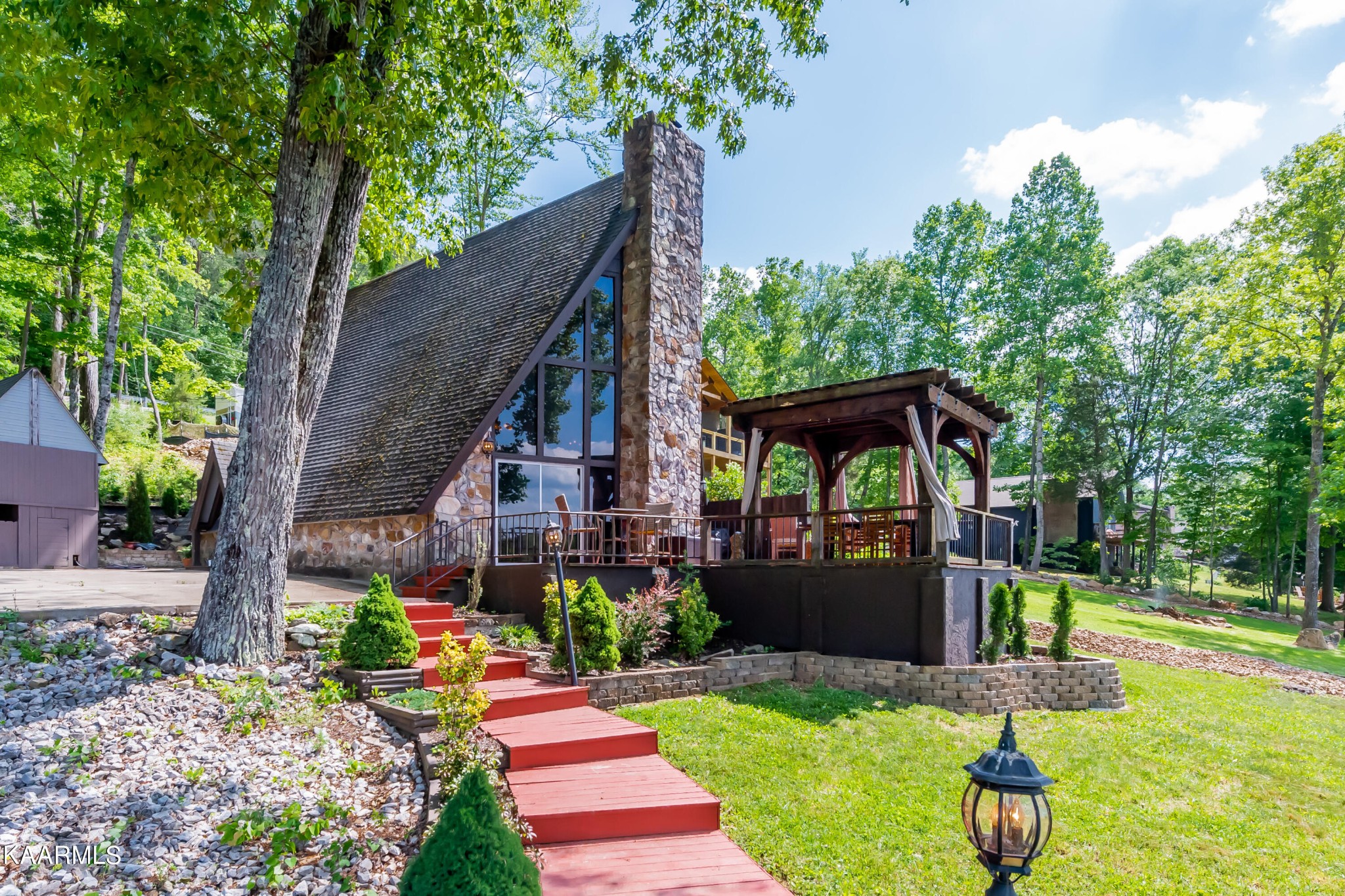 4292 River Road Ten Mile, TN 37880 - Photo 5 of 40 a front view of a house with garden