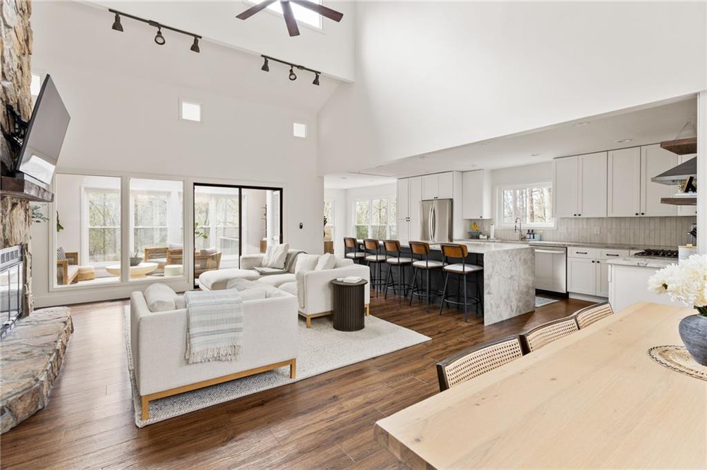 110 Lake Top Court Roswell, GA 30076 - Photo 11 of 52