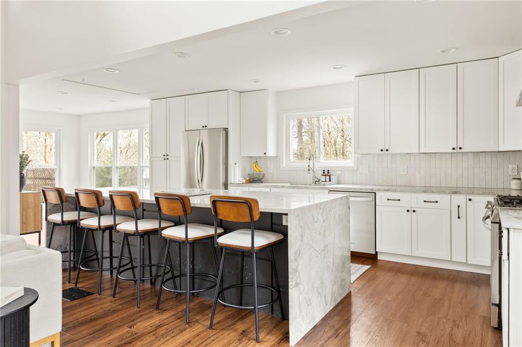 110 Lake Top Court Roswell, GA 30076 - Photo 6 of 52