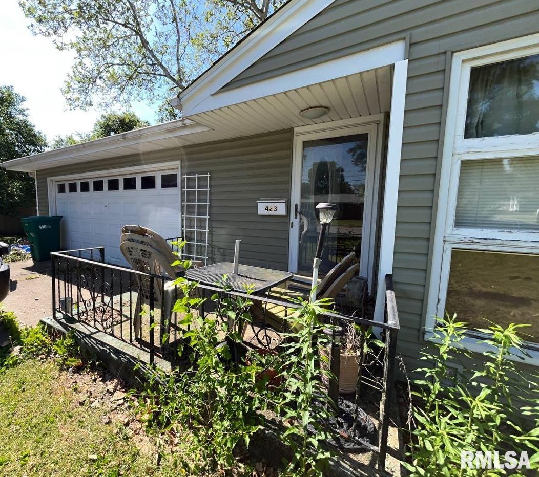 423 East Mound Road Decatur, IL 62526 - Photo 2 of 9