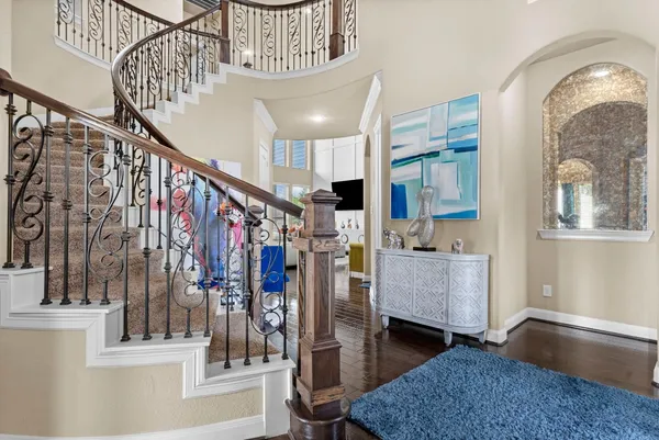 a view of entryway with a front door