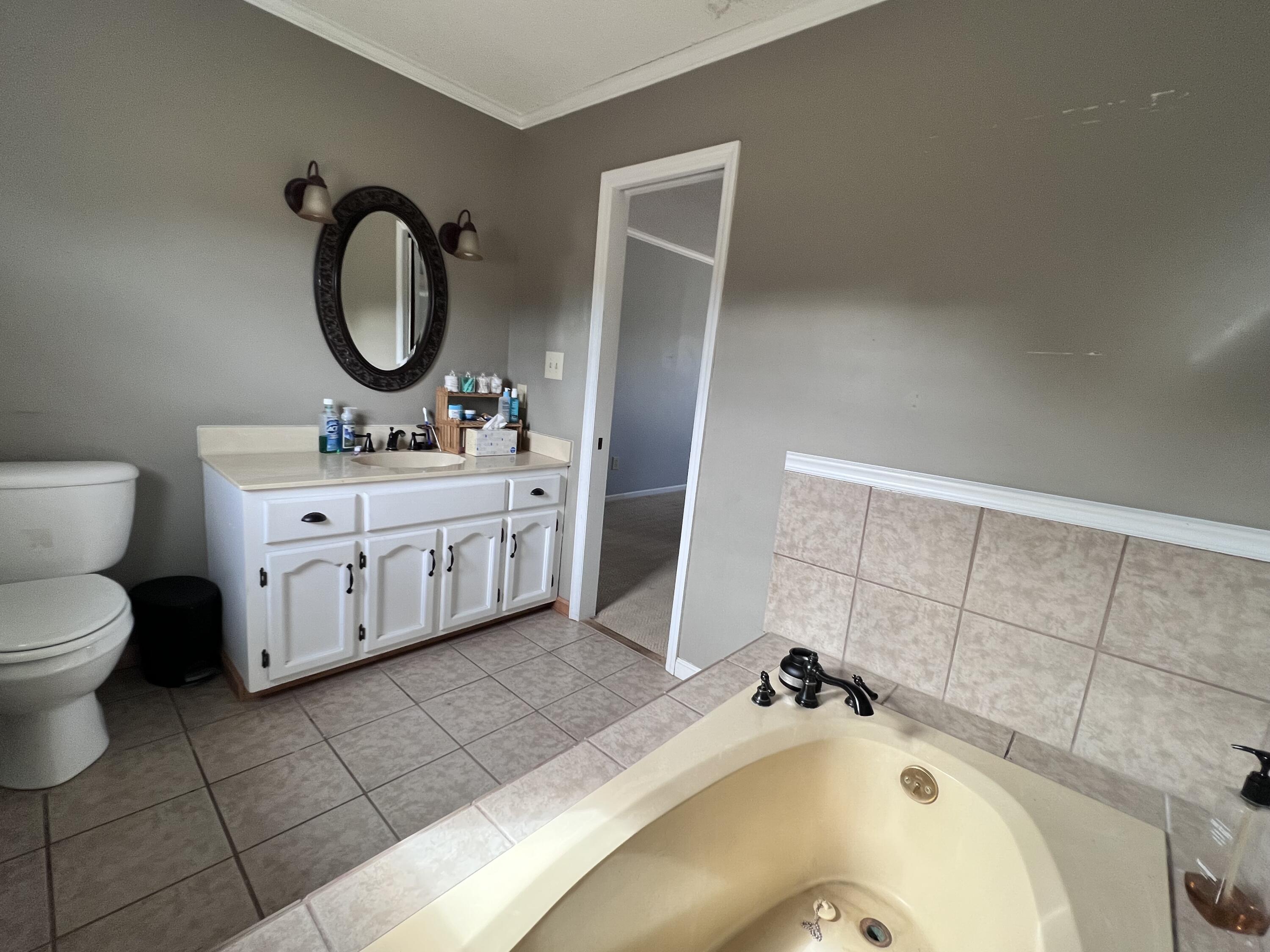 2012 Cobbham Road Thomson, GA 30824 - Photo 11 of 17 Primary Bath