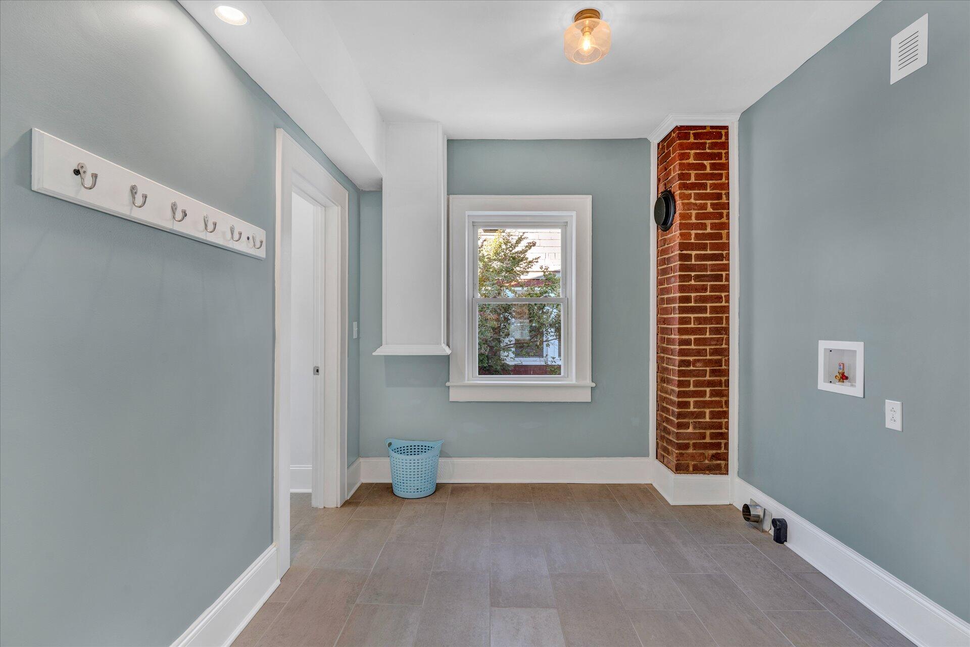 513 Riverland Road Southeast Roanoke, VA 24014 - Photo 13 of 26 Mud Room