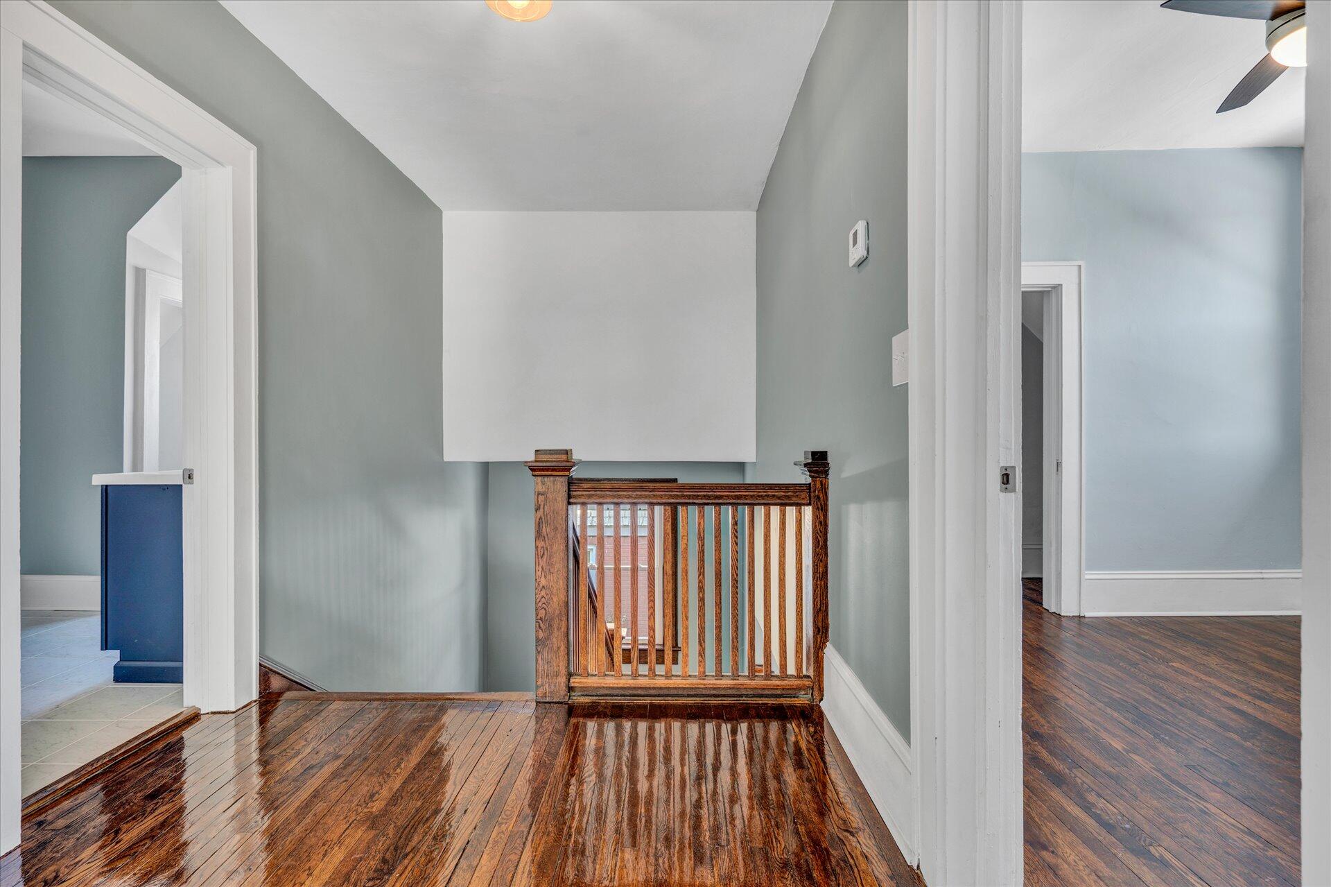 513 Riverland Road Southeast Roanoke, VA 24014 - Photo 20 of 26 Upper level landing