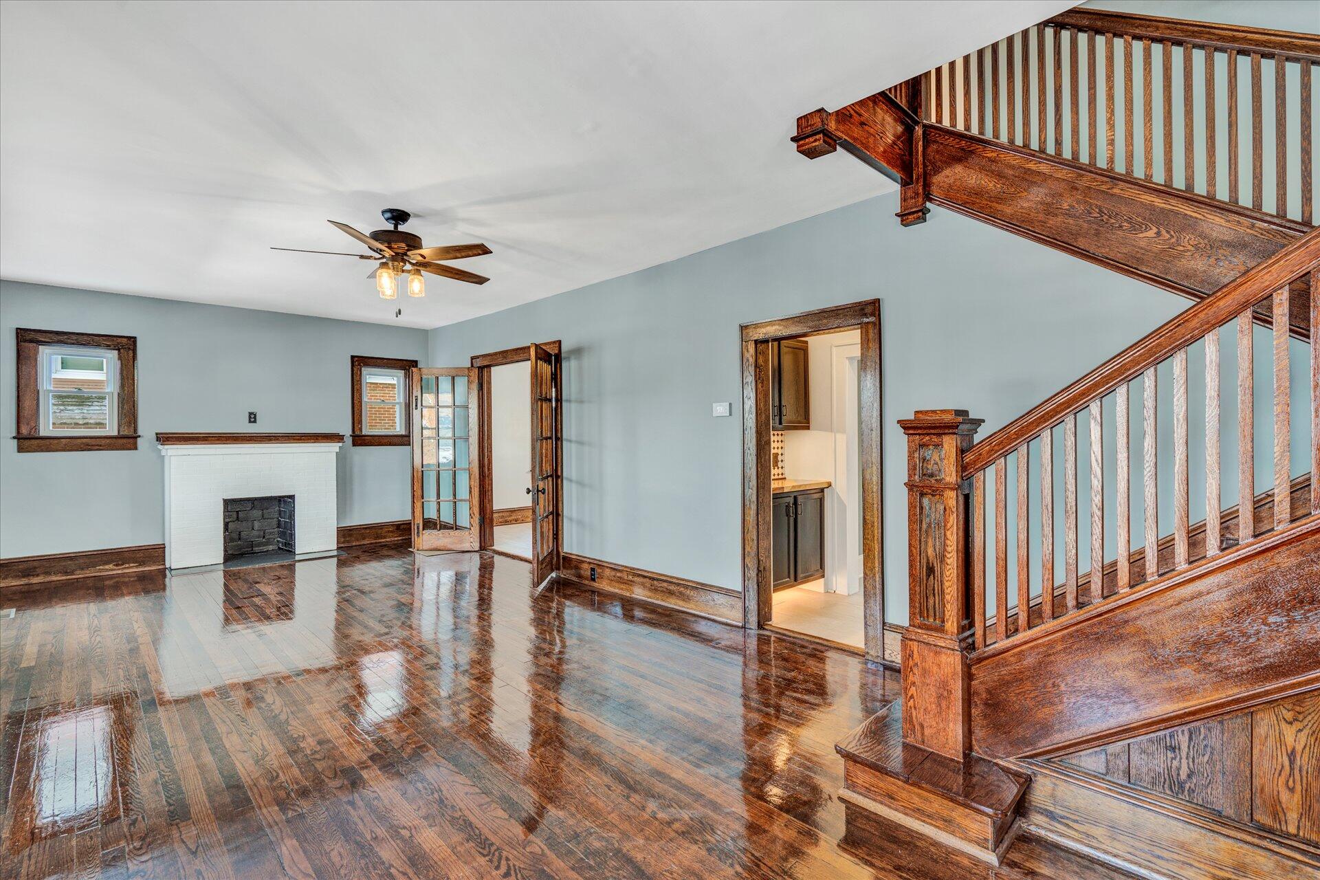 513 Riverland Road Southeast Roanoke, VA 24014 - Photo 6 of 26 Living Room