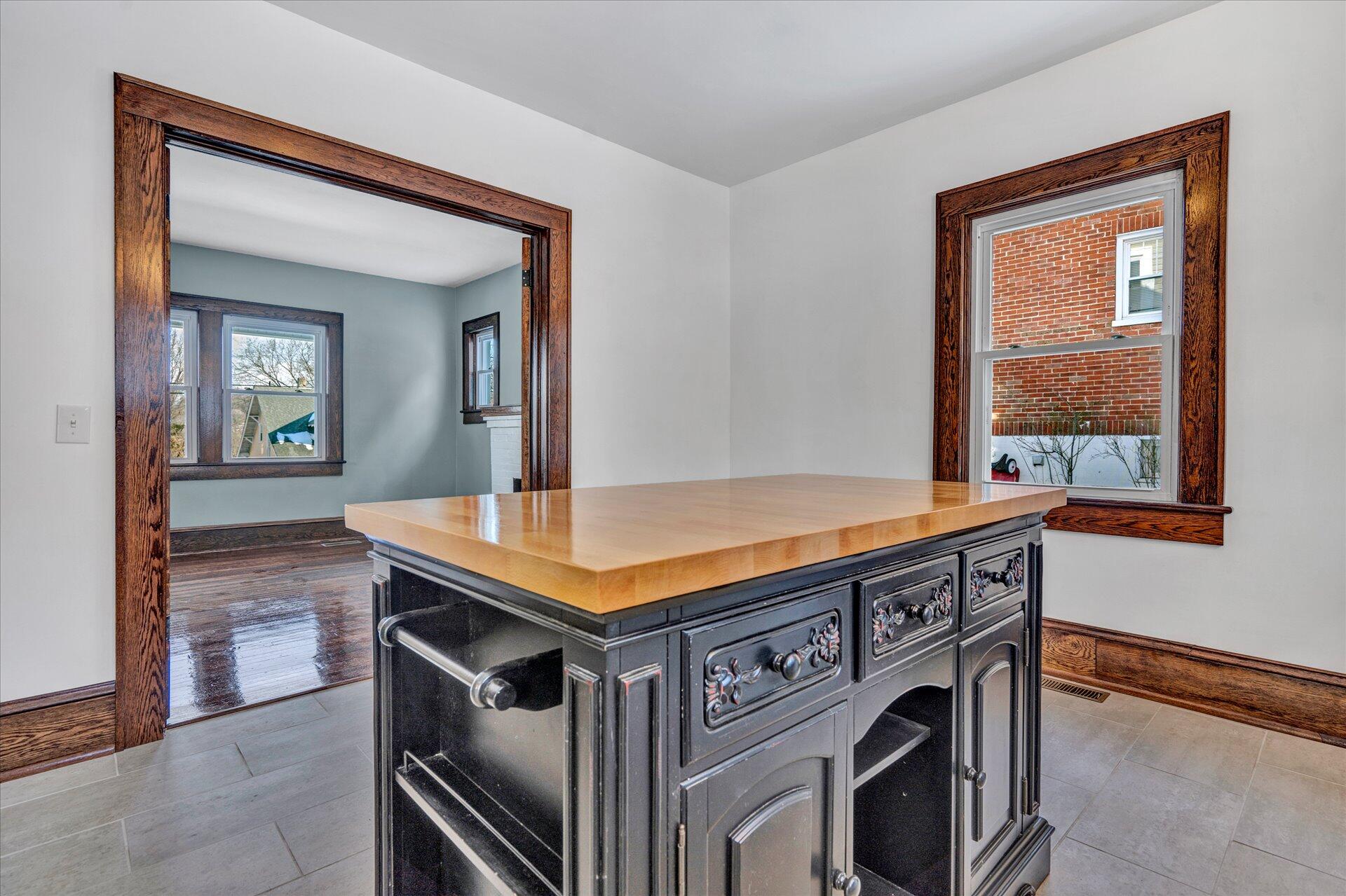 513 Riverland Road Southeast Roanoke, VA 24014 - Photo 10 of 26 Kitchen