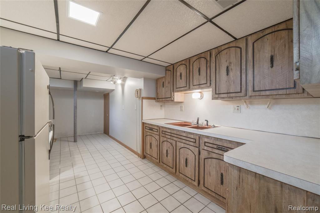 1242 Ruby Avenue Rochester Hills, MI 48309 - Photo 28 of 35