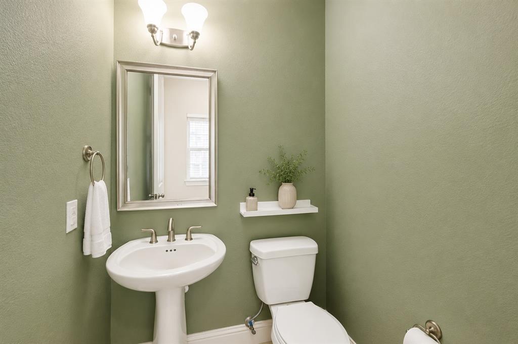 773 South Coppell Road Coppell, TX 75019 - Photo 14 of 30 a bathroom with a toilet a sink and mirror
