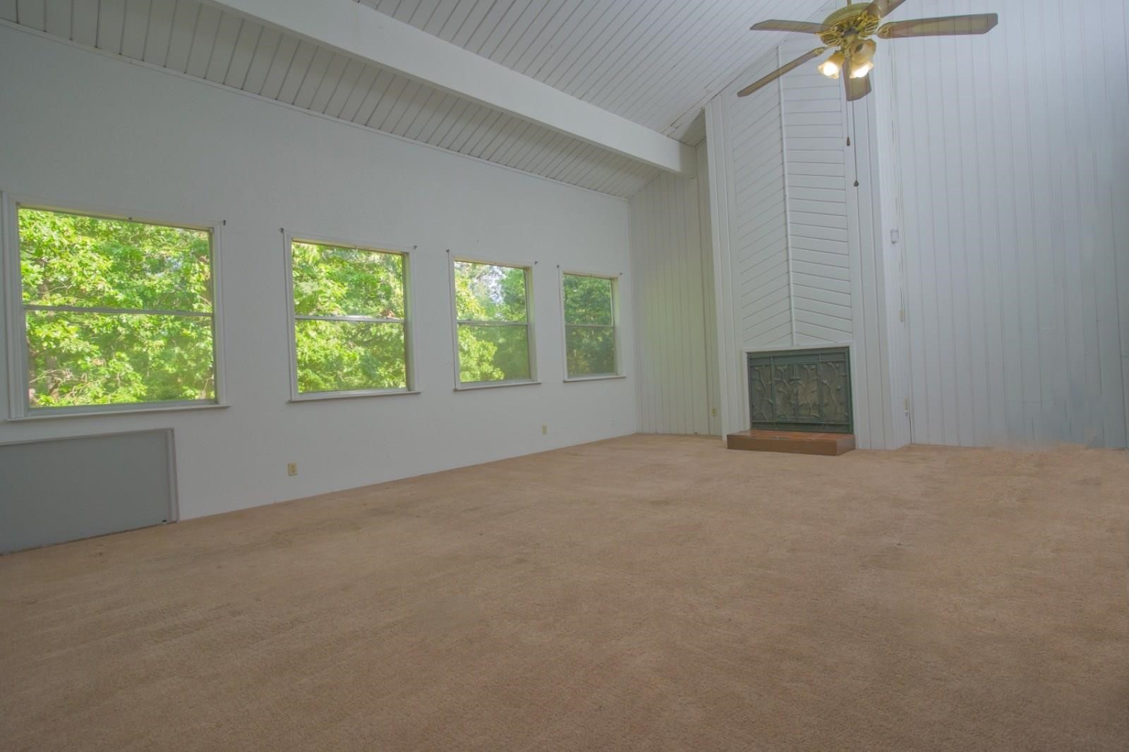 30 Lakeway Street Conroe, TX 77304 - Photo 1 of 10