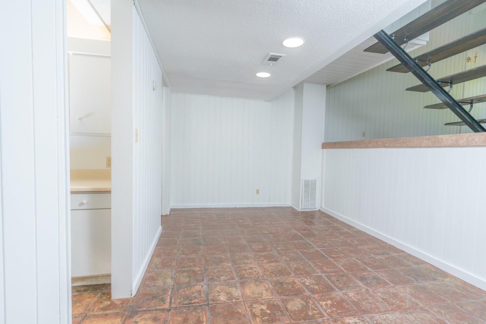 30 Lakeway Street Conroe, TX 77304 - Photo 7 of 10