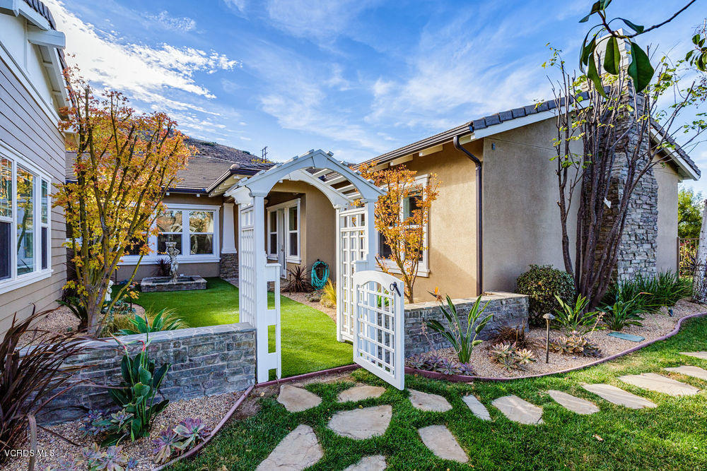 4994 Read Road Thousand Oaks, CA 93021 - Photo 4 of 46 42_courtyard