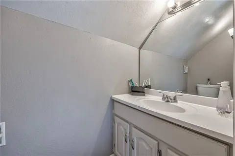 $195,000 | 1176 East 77th Terrace, Kansas City, MO 64131