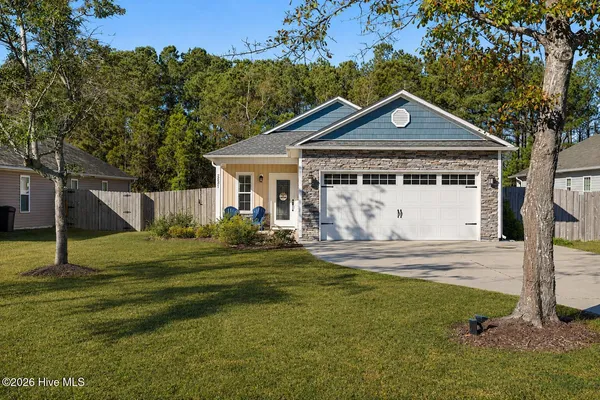 $2,300 | 2831 Country Club Drive, Hampstead, NC 28443