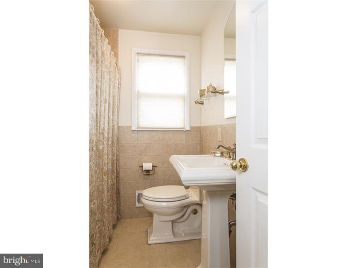79 Hempstead Road Hamilton, NJ 08610 - Photo 18 of 24 Bathroom