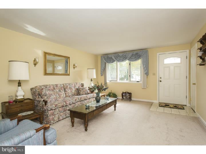 79 Hempstead Road Hamilton, NJ 08610 - Photo 4 of 24 Living Room