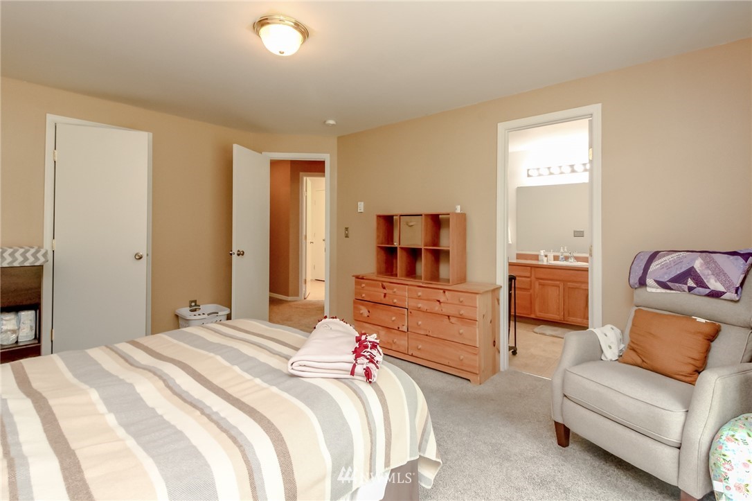 7553 Southeast Fragaria Road Olalla, WA 98359 - Photo 12 of 22 Gallery Image 12