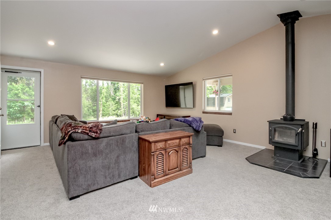 7553 Southeast Fragaria Road Olalla, WA 98359 - Photo 5 of 22 Gallery Image 5