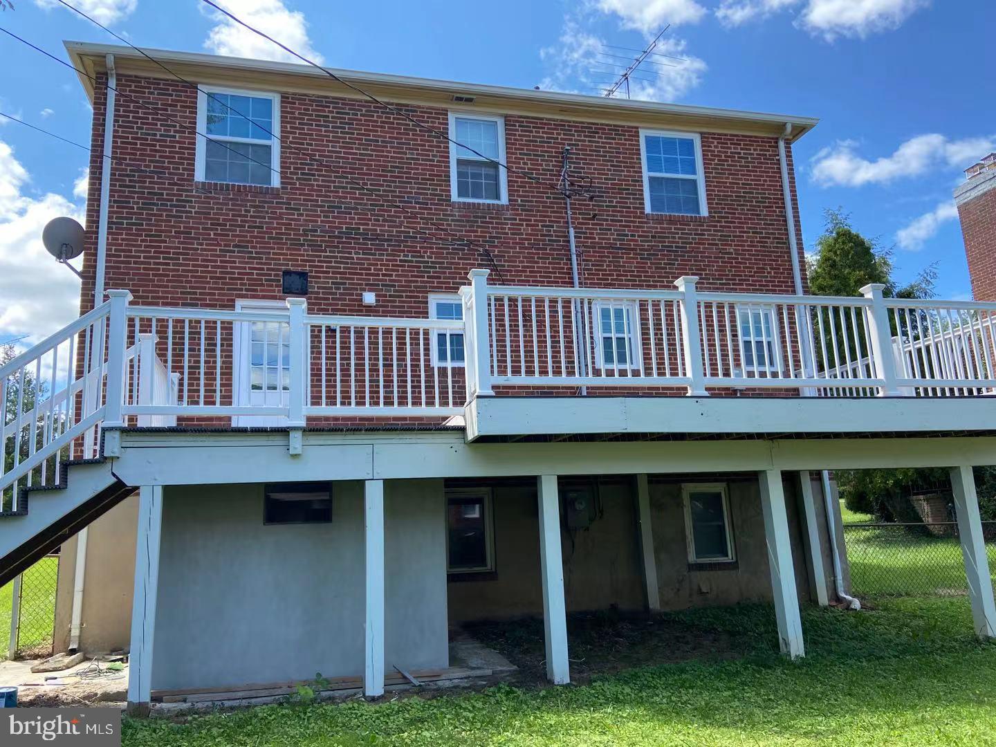 715 Charing Cross Road Baltimore, MD 21229 - Photo 2 of 17