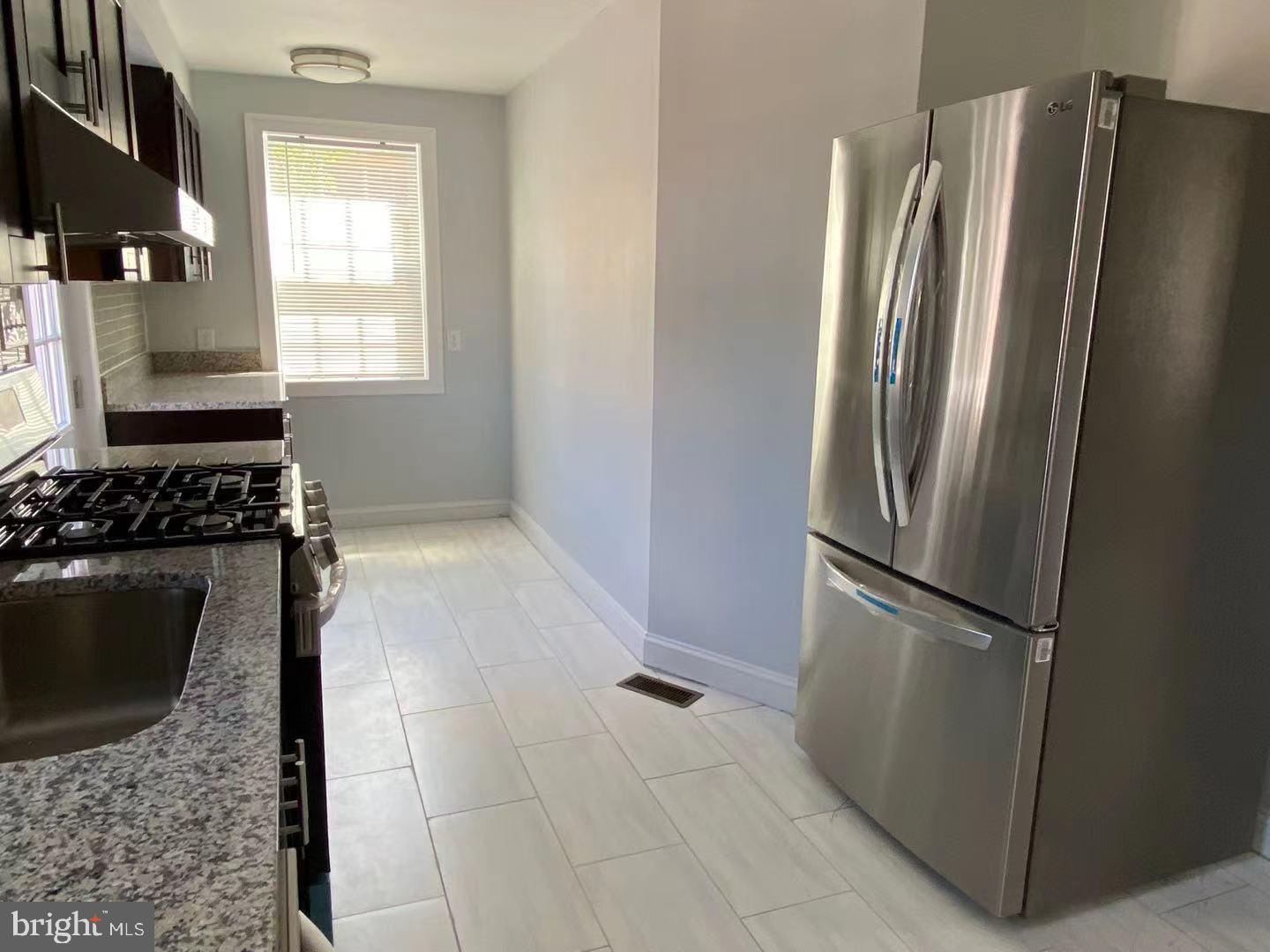 715 Charing Cross Road Baltimore, MD 21229 - Photo 11 of 17